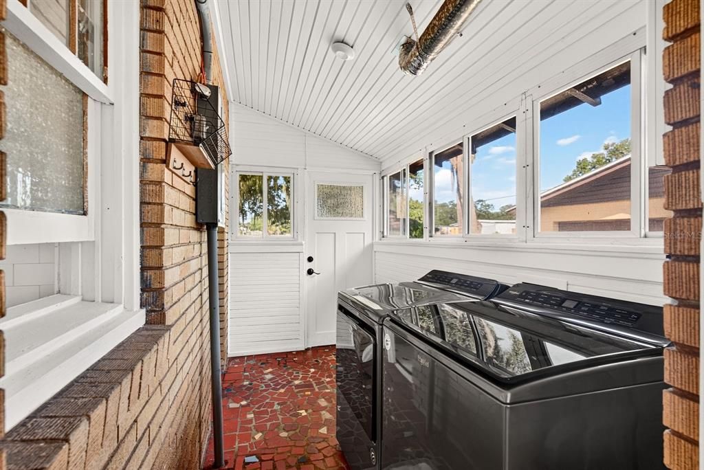 For Sale: $395,000 (3 beds, 2 baths, 1756 Square Feet)