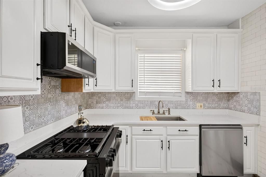 For Sale: $395,000 (3 beds, 2 baths, 1756 Square Feet)