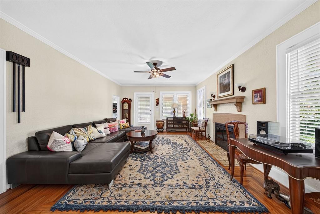 For Sale: $395,000 (3 beds, 2 baths, 1756 Square Feet)