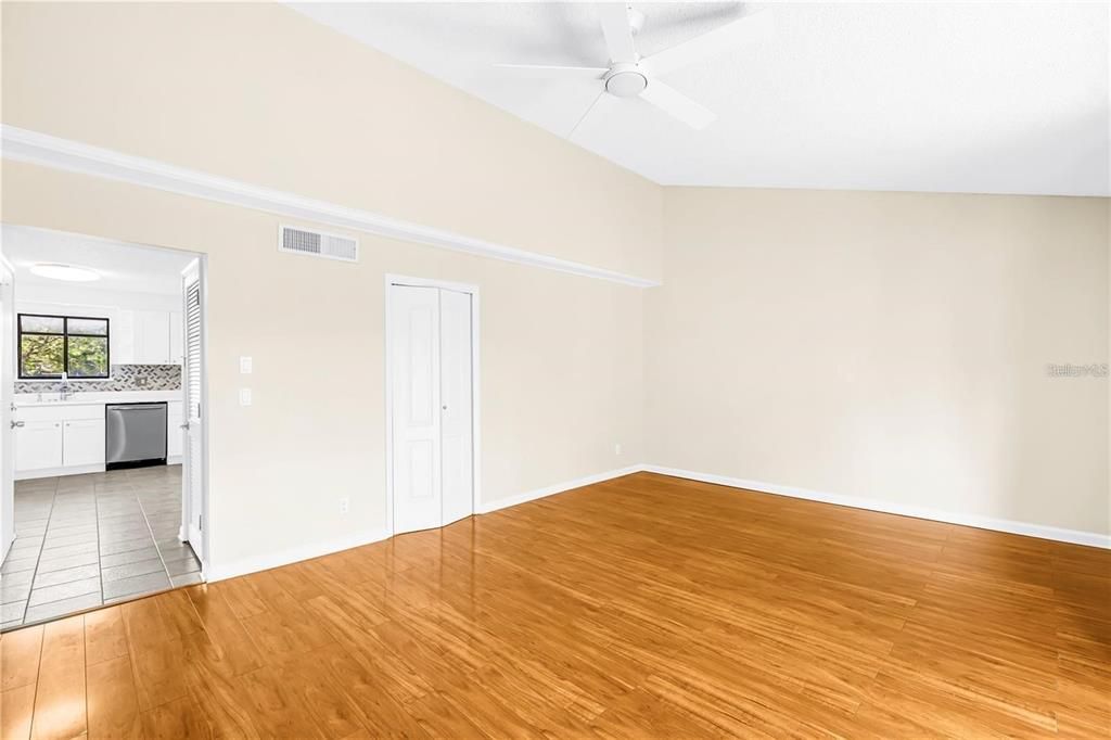 В аренду: $2,595 (2 спален, 2 ванн, 1408 Квадратных фут)