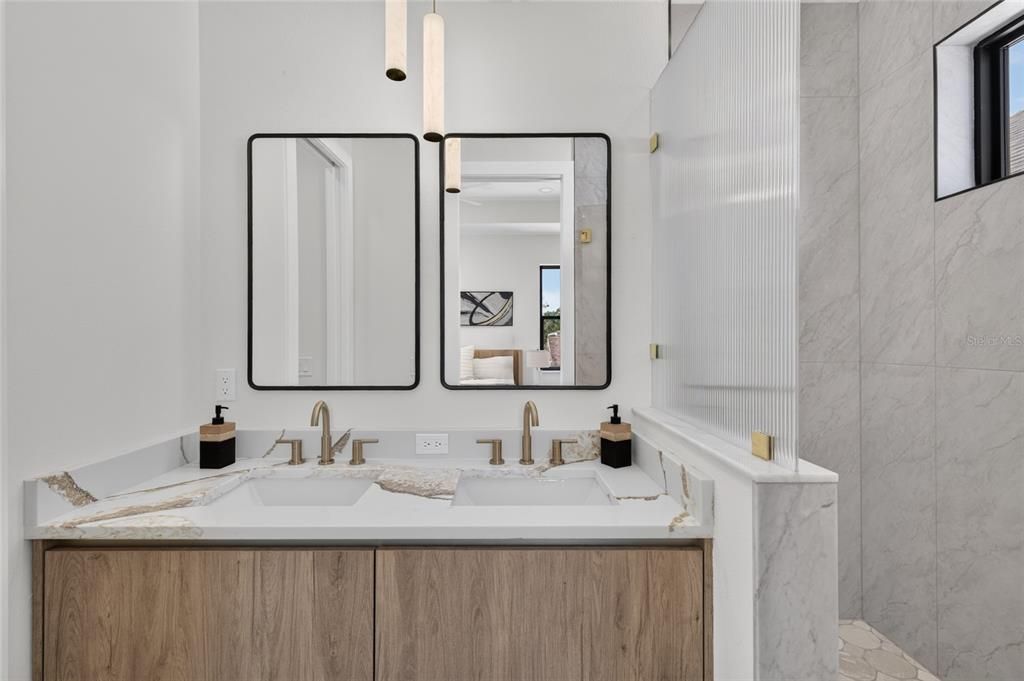 En Venta: $599,000 (4 camas, 3 baños, 2164 Pies cuadrados)