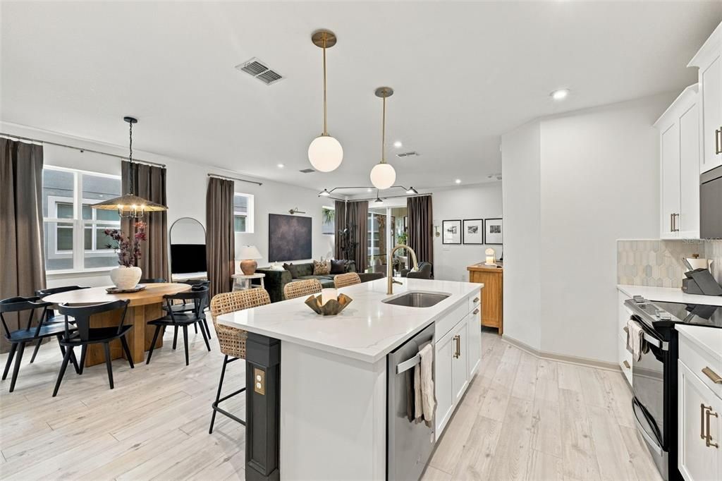 En Venta: $449,900 (4 camas, 3 baños, 2586 Pies cuadrados)