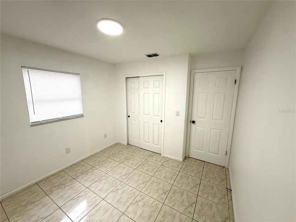 出租: $1,895 (3 贝兹, 1 浴室, 988 平方英尺)