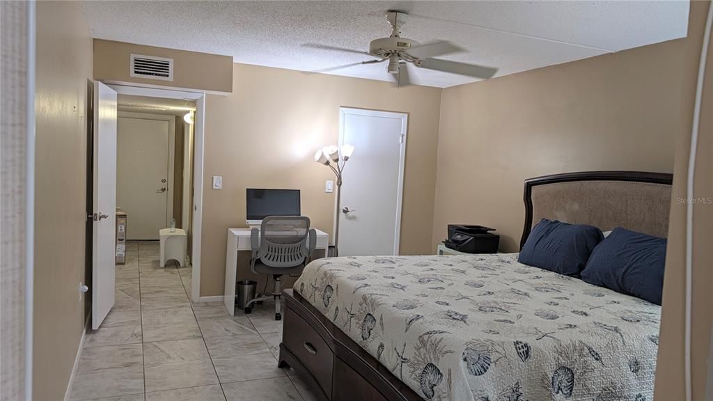 For Sale: $119,999 (1 beds, 1 baths, 745 Square Feet)