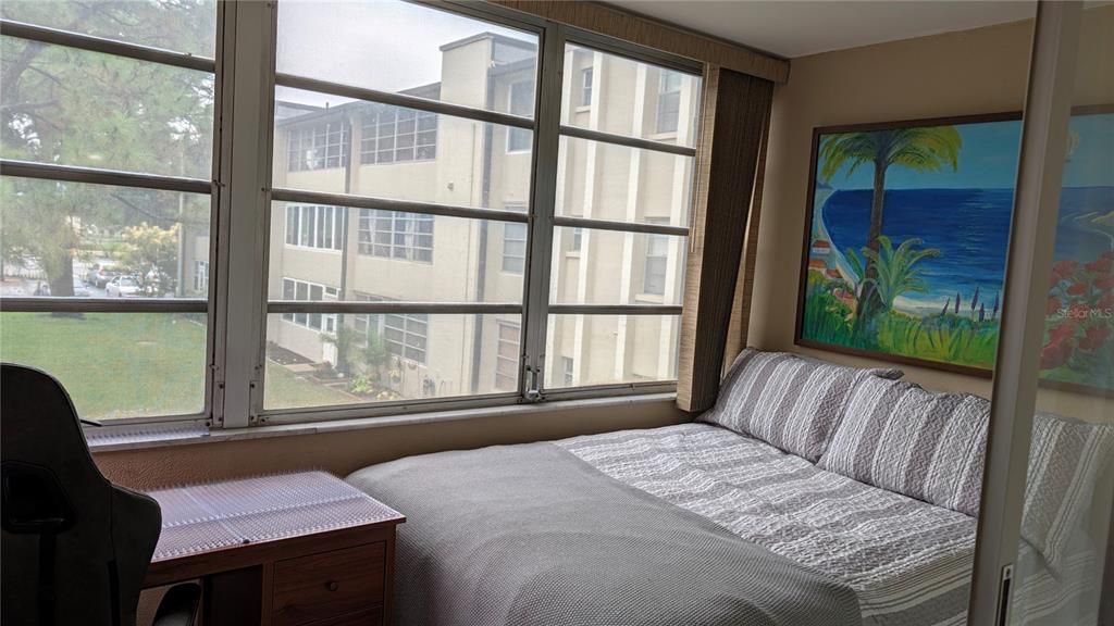 For Sale: $119,999 (1 beds, 1 baths, 745 Square Feet)