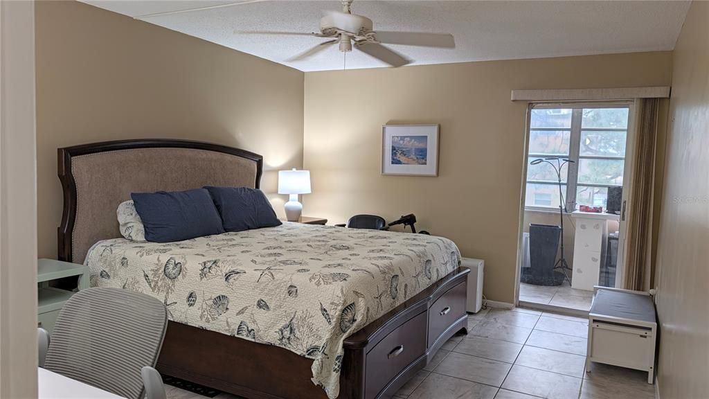 For Sale: $119,999 (1 beds, 1 baths, 745 Square Feet)