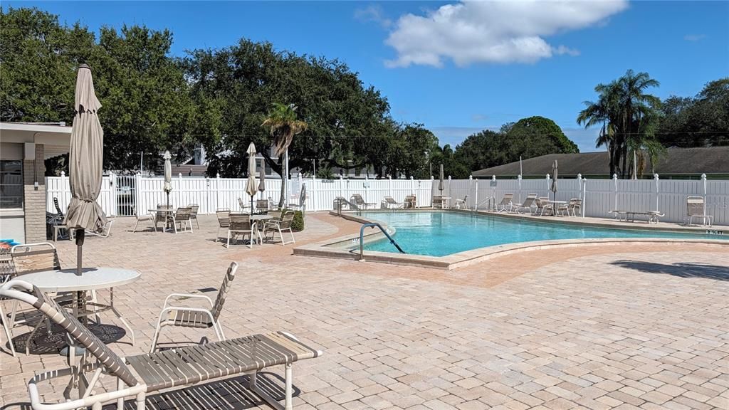 For Sale: $119,999 (1 beds, 1 baths, 745 Square Feet)