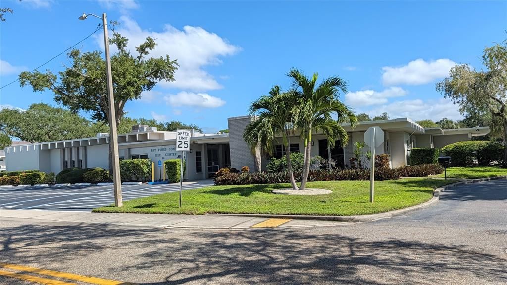 For Sale: $119,999 (1 beds, 1 baths, 745 Square Feet)