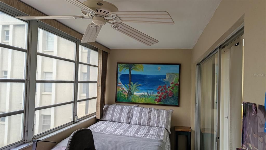 For Sale: $119,999 (1 beds, 1 baths, 745 Square Feet)