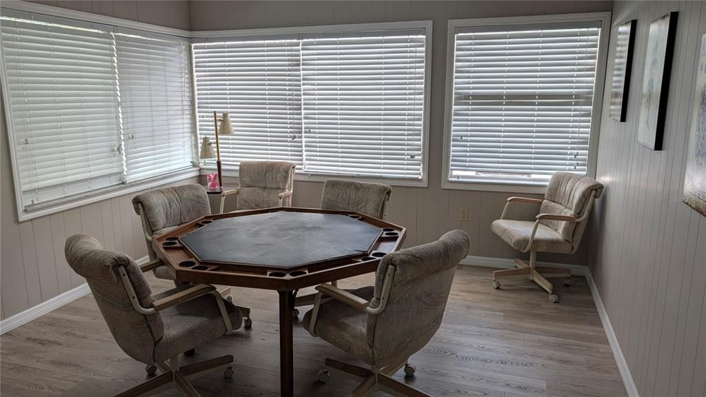 For Sale: $119,999 (1 beds, 1 baths, 745 Square Feet)