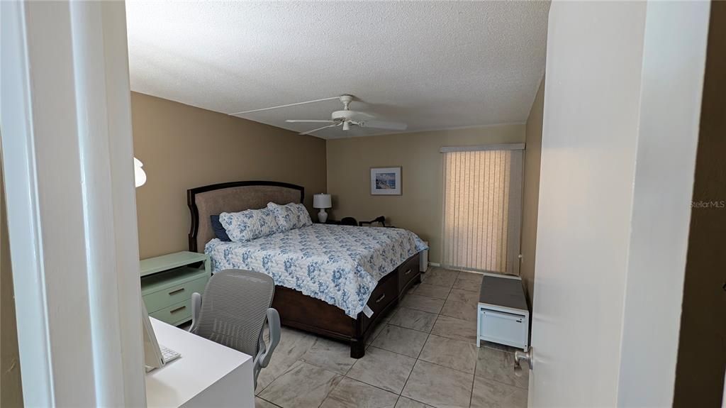 For Sale: $119,999 (1 beds, 1 baths, 745 Square Feet)