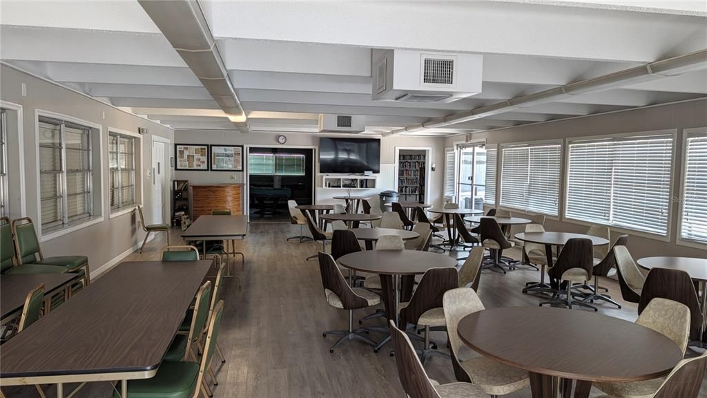 For Sale: $119,999 (1 beds, 1 baths, 745 Square Feet)