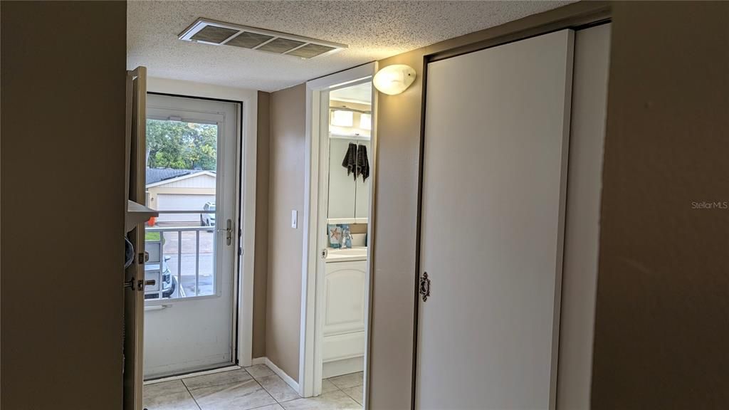 For Sale: $119,999 (1 beds, 1 baths, 745 Square Feet)