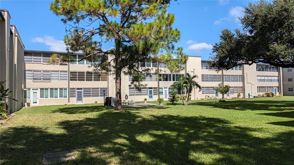 For Sale: $119,999 (1 beds, 1 baths, 745 Square Feet)