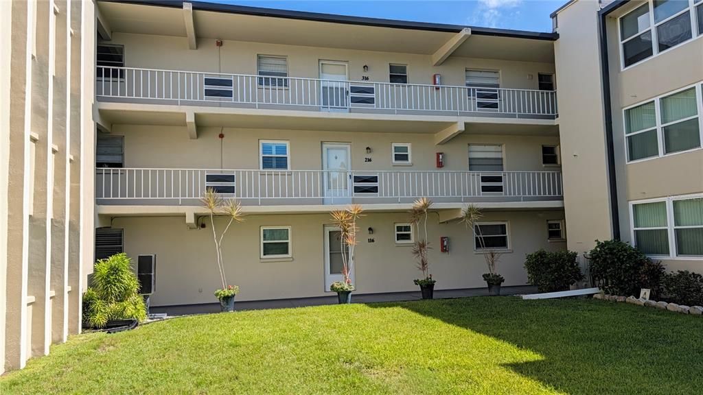 For Sale: $119,999 (1 beds, 1 baths, 745 Square Feet)