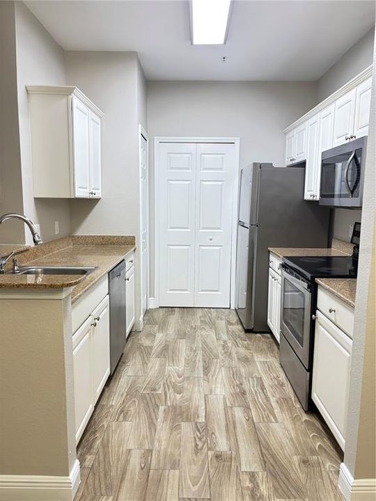 For Rent: $2,300 (3 beds, 2 baths, 1453 Square Feet)
