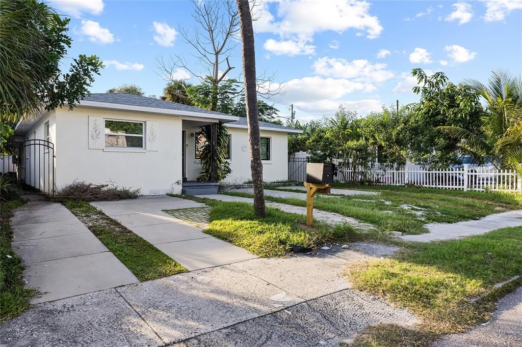 En Venta: $524,999 (5 camas, 3 baños, 2143 Pies cuadrados)