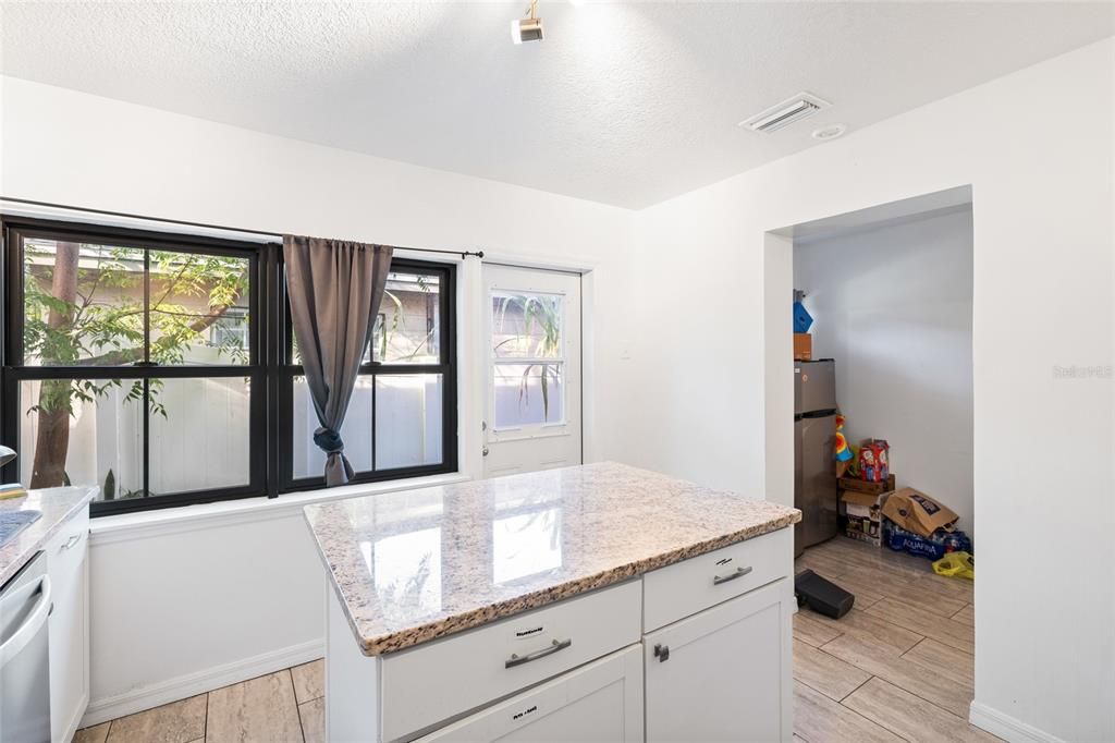 En Venta: $524,999 (5 camas, 3 baños, 2143 Pies cuadrados)