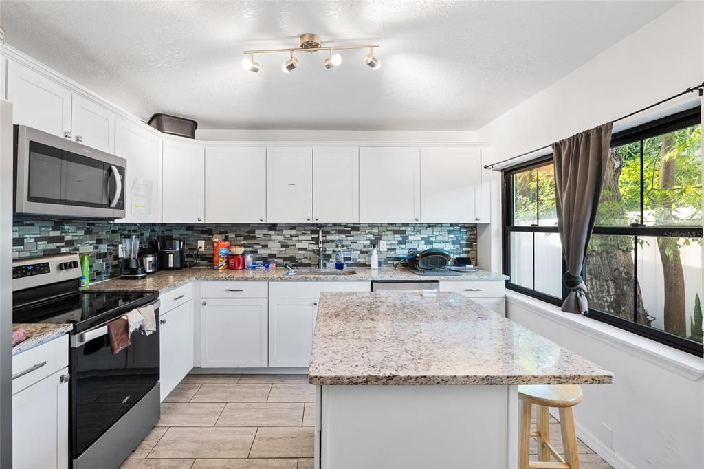 En Venta: $524,999 (5 camas, 3 baños, 2143 Pies cuadrados)