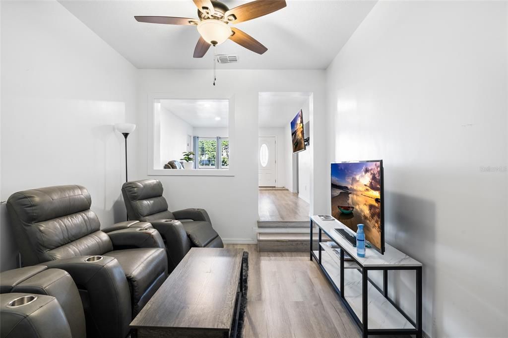En Venta: $524,999 (5 camas, 3 baños, 2143 Pies cuadrados)