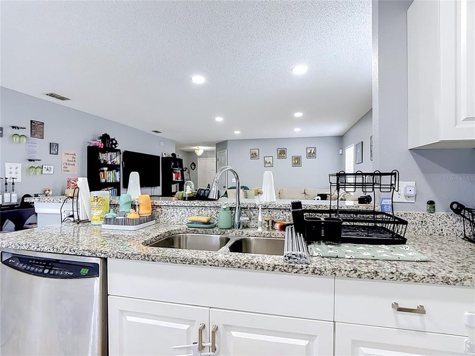 For Rent: $2,600 (3 beds, 2 baths, 1684 Square Feet)