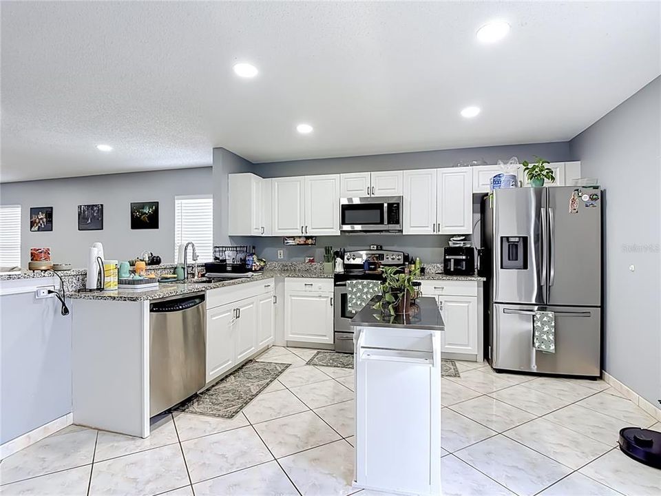 For Rent: $2,600 (3 beds, 2 baths, 1684 Square Feet)