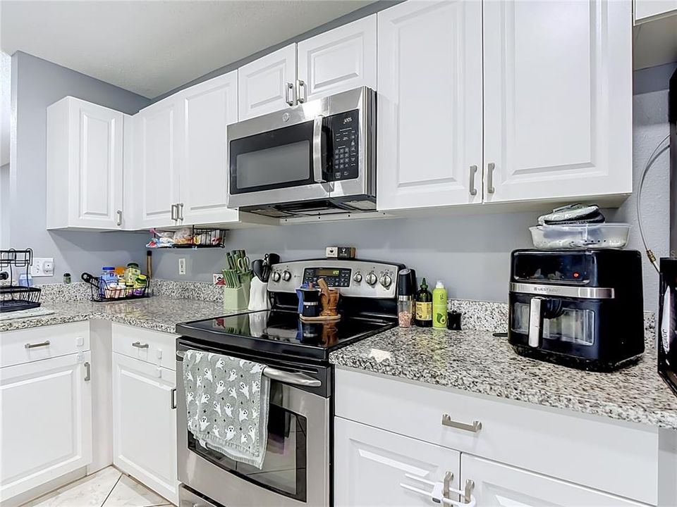 For Rent: $2,600 (3 beds, 2 baths, 1684 Square Feet)