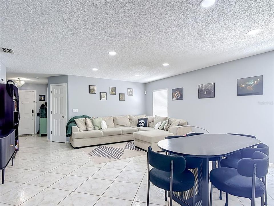 For Rent: $2,600 (3 beds, 2 baths, 1684 Square Feet)