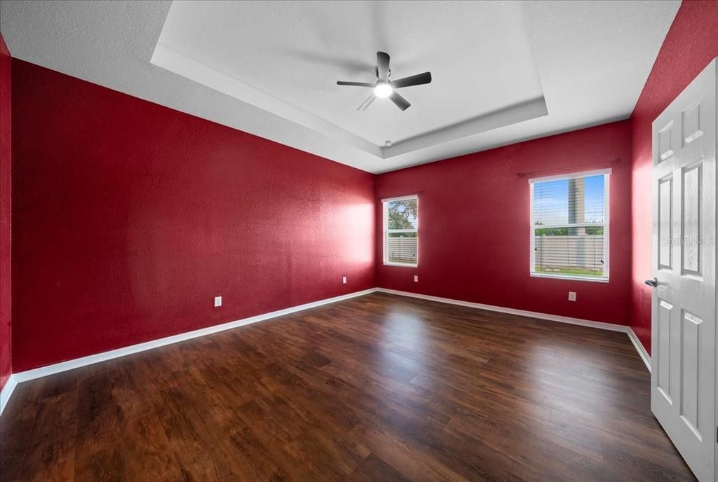 For Sale: $450,000 (5 beds, 3 baths, 2516 Square Feet)