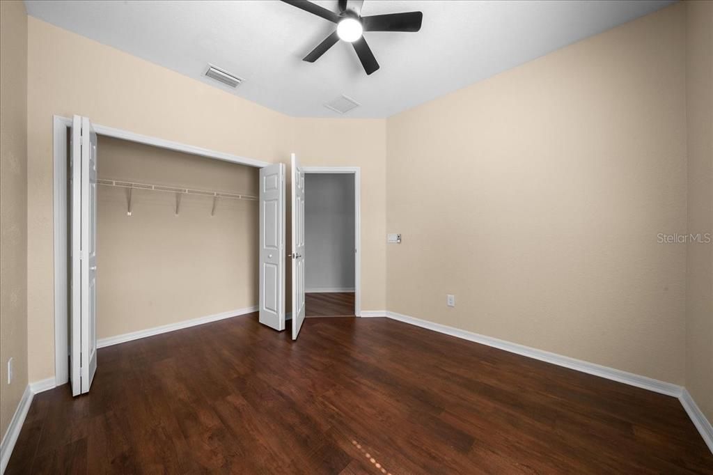 For Sale: $450,000 (5 beds, 3 baths, 2516 Square Feet)