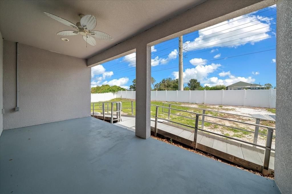 For Sale: $450,000 (5 beds, 3 baths, 2516 Square Feet)
