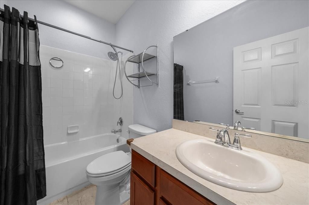 For Sale: $450,000 (5 beds, 3 baths, 2516 Square Feet)