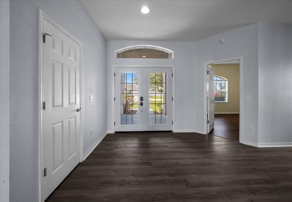 For Sale: $450,000 (5 beds, 3 baths, 2516 Square Feet)
