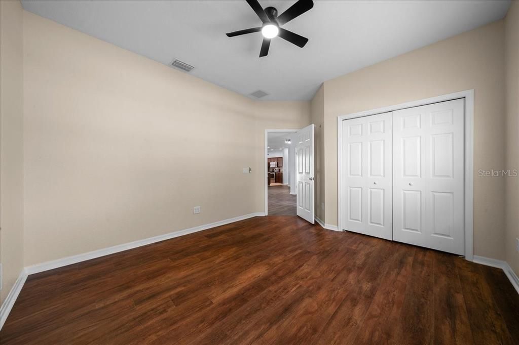 For Sale: $450,000 (5 beds, 3 baths, 2516 Square Feet)