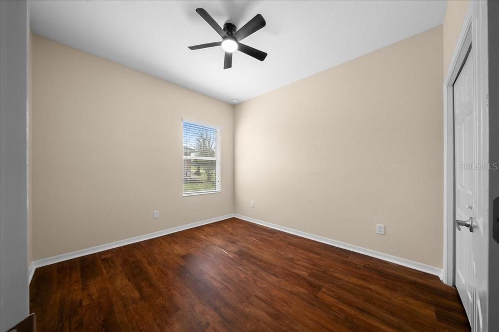 For Sale: $450,000 (5 beds, 3 baths, 2516 Square Feet)