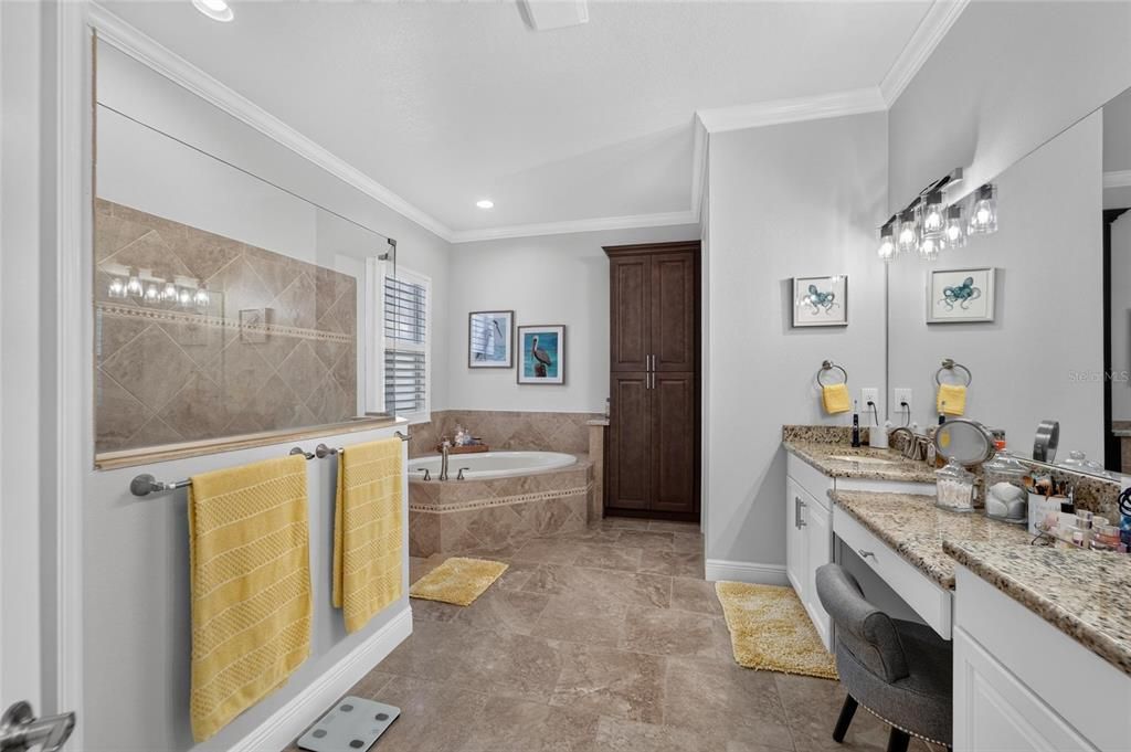 En Venta: $850,000 (4 camas, 3 baños, 3184 Pies cuadrados)