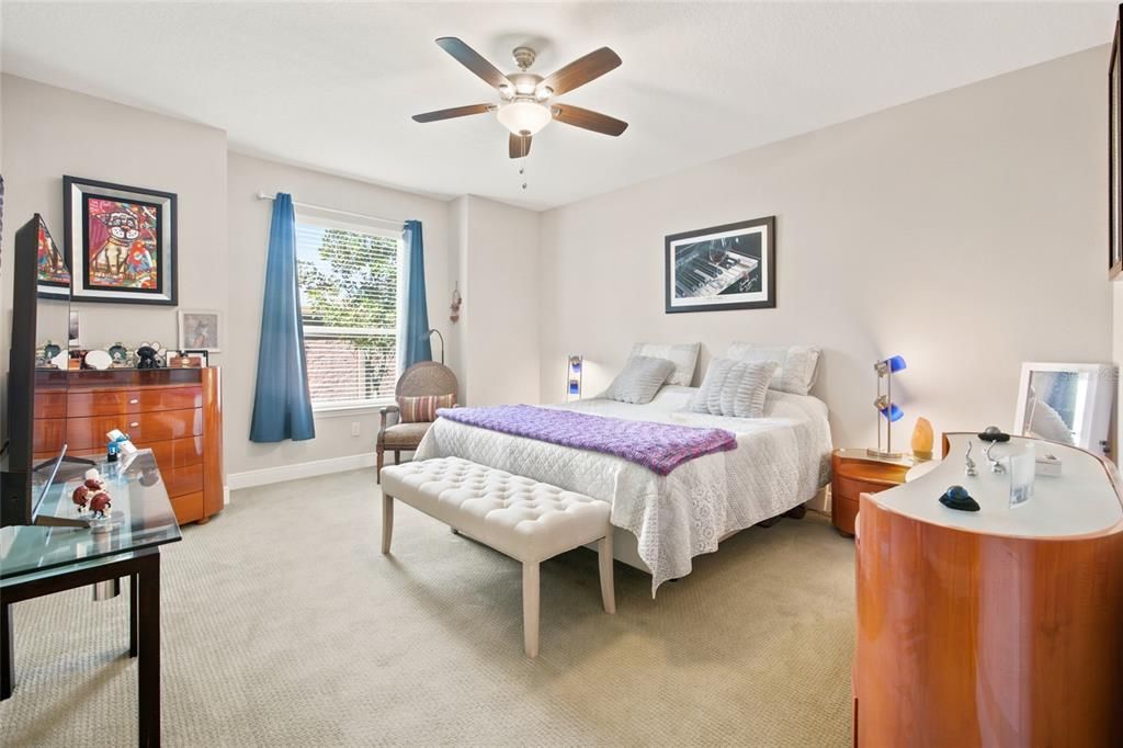 En Venta: $425,000 (2 camas, 2 baños, 2054 Pies cuadrados)
