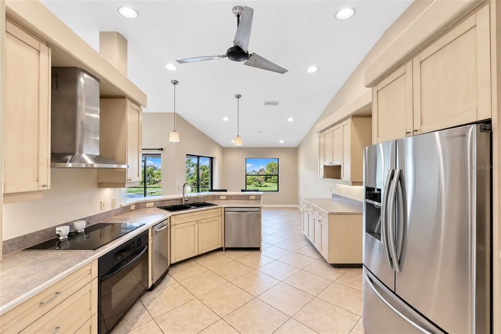 For Sale: $345,000 (2 beds, 2 baths, 1657 Square Feet)