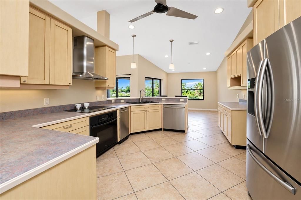 For Sale: $345,000 (2 beds, 2 baths, 1657 Square Feet)