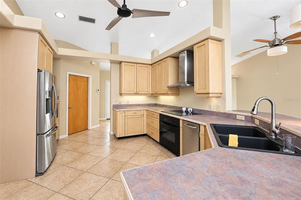 For Sale: $345,000 (2 beds, 2 baths, 1657 Square Feet)