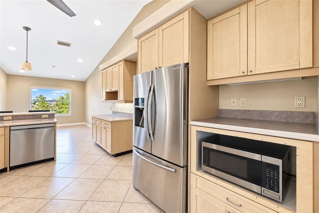 For Sale: $345,000 (2 beds, 2 baths, 1657 Square Feet)