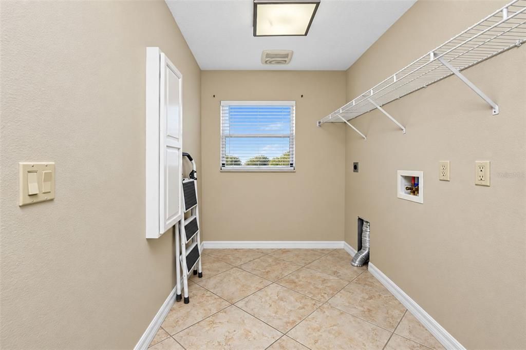 For Sale: $345,000 (2 beds, 2 baths, 1657 Square Feet)