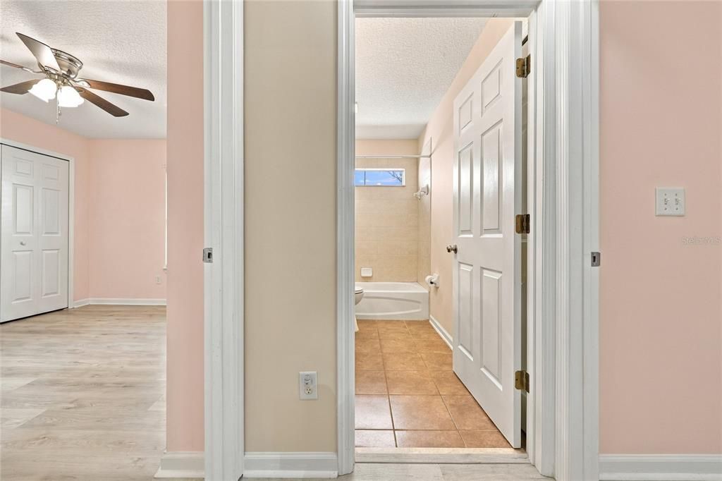 En Venta: $320,000 (3 camas, 2 baños, 1645 Pies cuadrados)