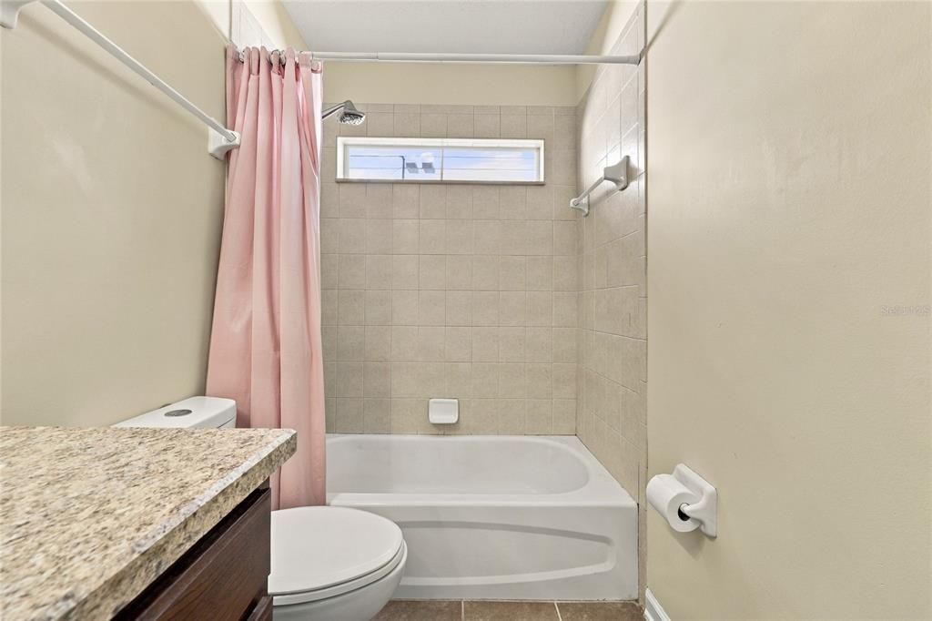 En Venta: $320,000 (3 camas, 2 baños, 1645 Pies cuadrados)
