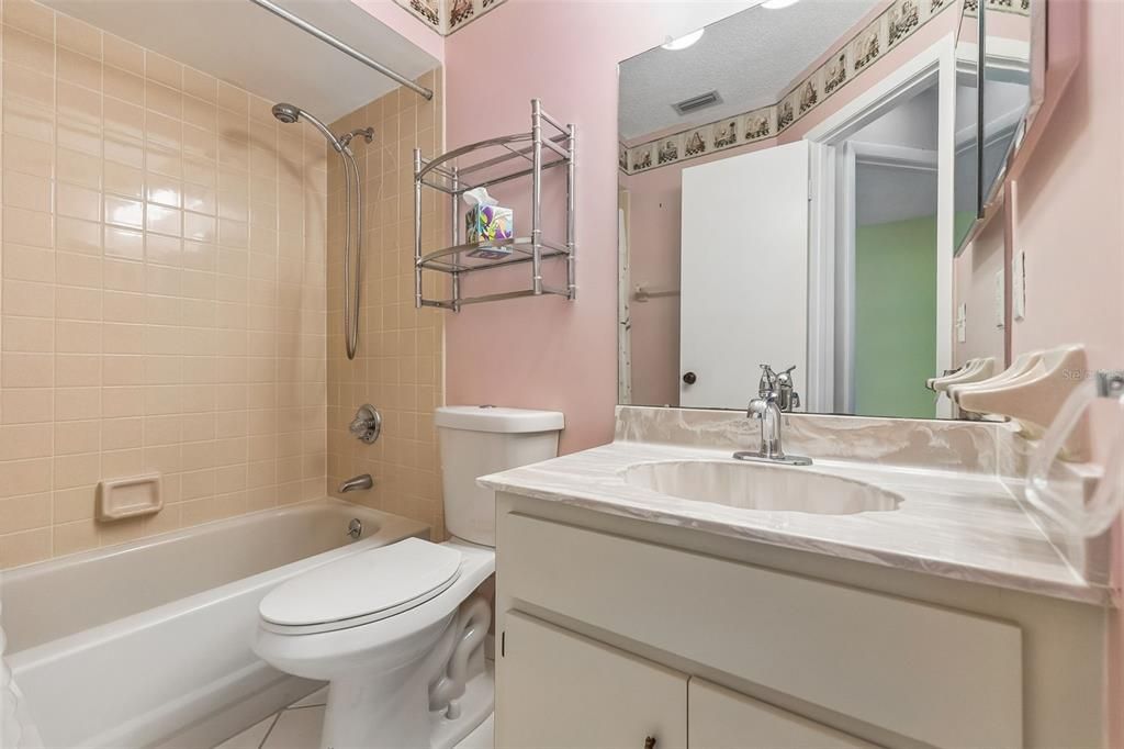 На продажу: $185,000 (2 спален, 2 ванн, 1098 Квадратных фут)