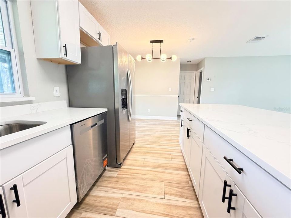 En Venta: $365,000 (4 camas, 2 baños, 1507 Pies cuadrados)