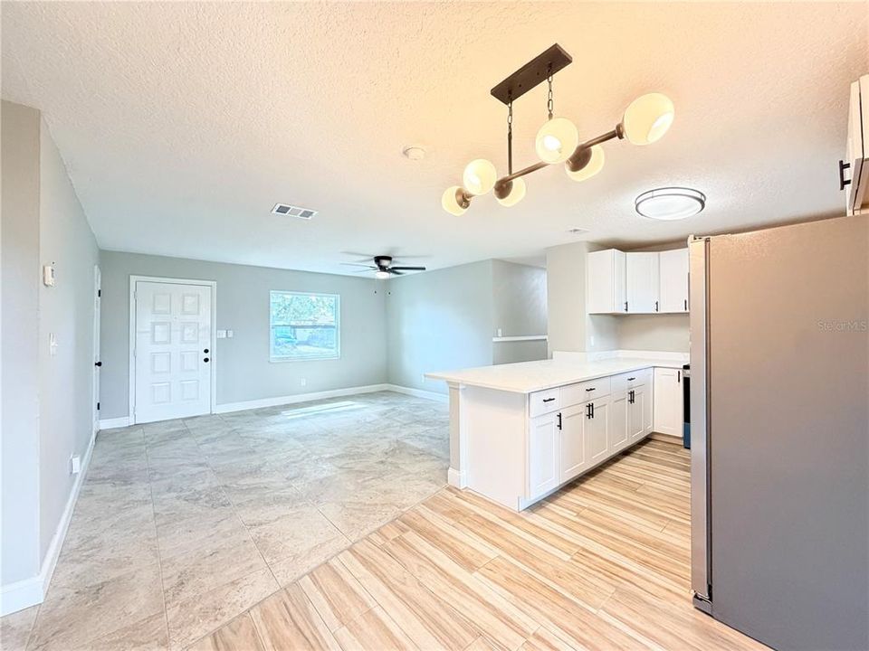 En Venta: $365,000 (4 camas, 2 baños, 1507 Pies cuadrados)