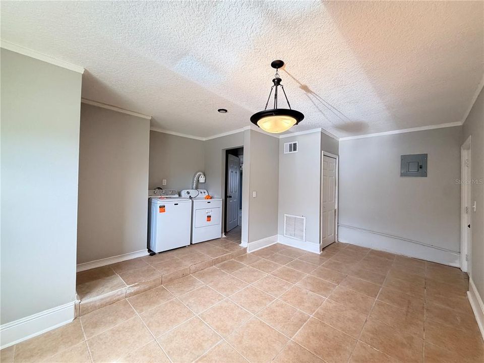 En Venta: $365,000 (4 camas, 2 baños, 1507 Pies cuadrados)