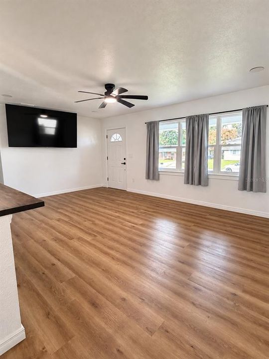 For Rent: $2,200 (3 beds, 2 baths, 1439 Square Feet)