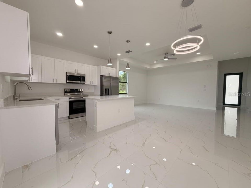 На продажу: $339,900 (3 спален, 2 ванн, 1170 Квадратных фут)